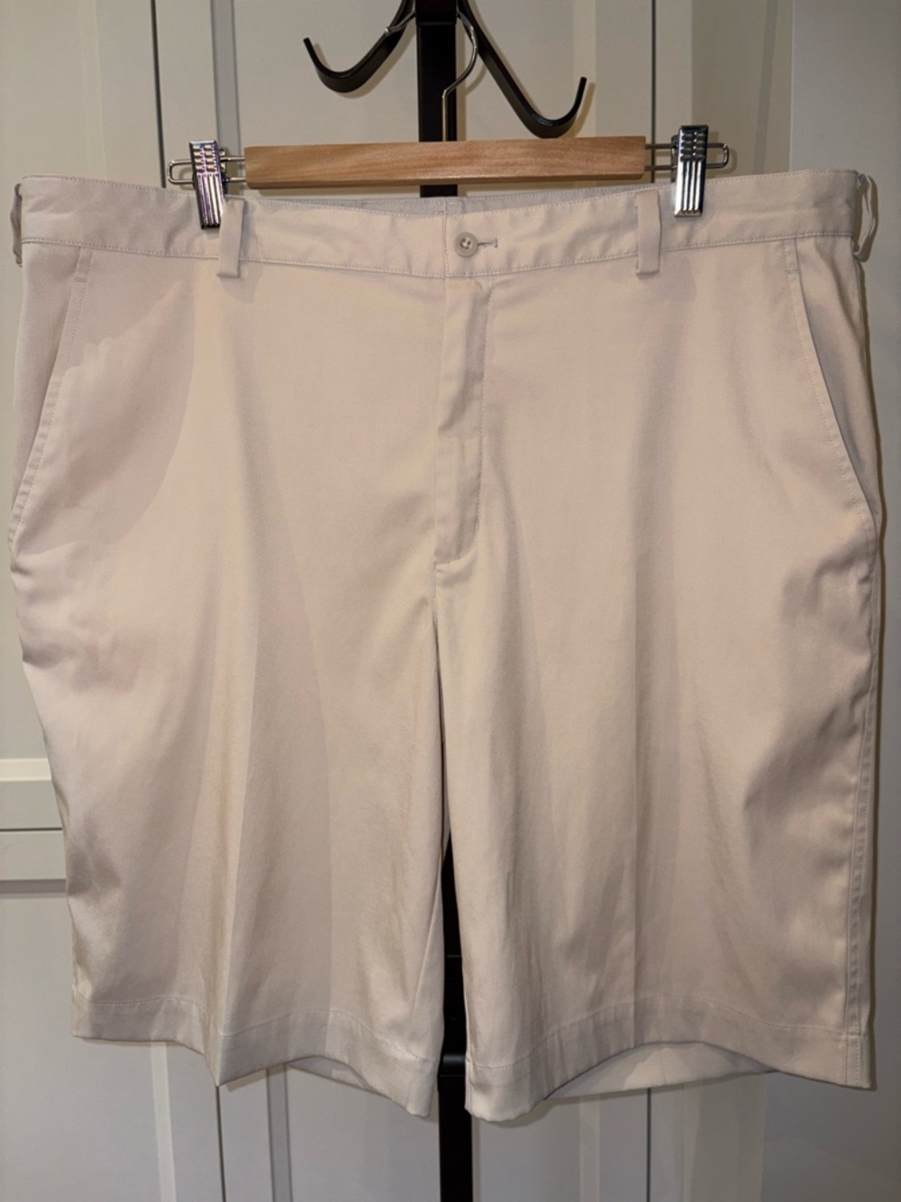 Nike Golf Men’s Cream Flat-Front Athletic Shorts 11” Inseam Size 38 Performance
